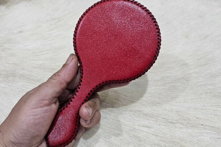 آینه چرمی