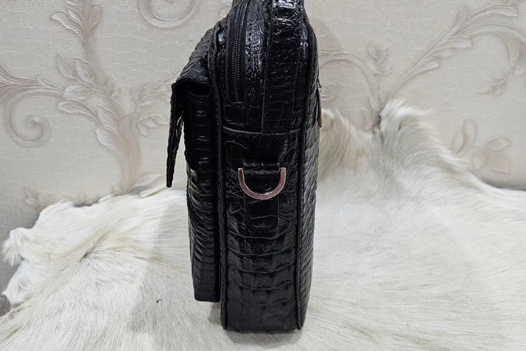 کیف دوشی مردانه دوخته شده با چرم گاوی