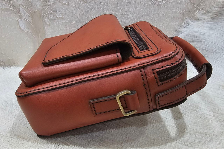 کیف دوشی چرم گاوی و دستدوز