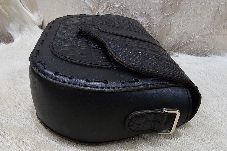 کیف دوشی چرم گاوی و دستدوز