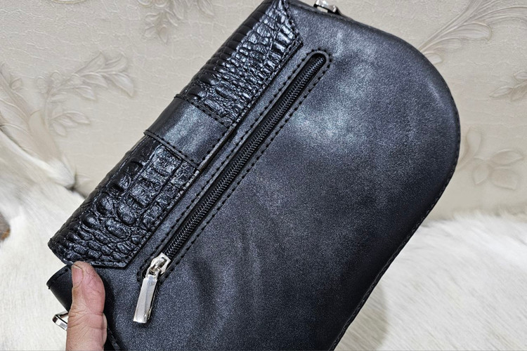 کیف دوشی چرم گاوی و دستدوز