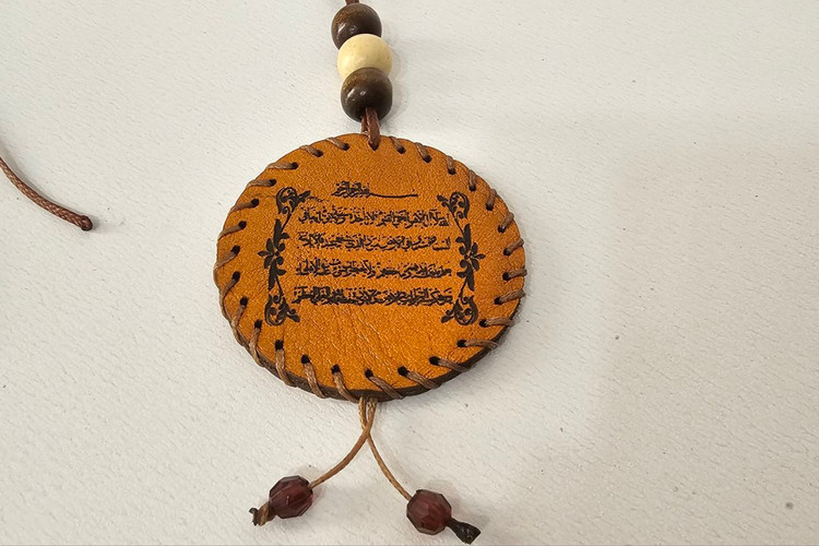 آویز ماشین چرم دستدوز
