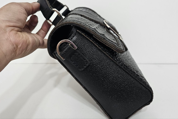 کیف دوشی چرم گاوی و دستدوز
