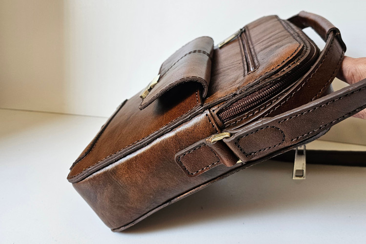 کیف دوشی چرم گاوی و دستدوز
