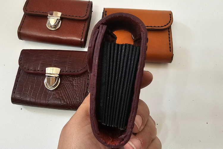 جاکارتی آکارئونی با چرم گاوی و دستدوز